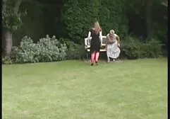 Blowjob हिंदी सेक्सी एचडी वीडियो मूवी लड़की एक अच्छा सक्शन बनाती है।