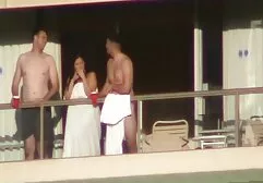 अनीसा हिंदी एचडी सेक्सी मूवी एक युवा जोड़े के साथ मस्ती कर रही है।