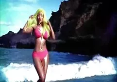 एक पतला सेक्सी मूवी एचडी सौंदर्य एक दोस्त के साथ fucks।