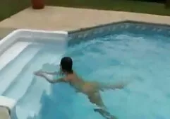 माँ अपनी बेटी के मंगेतर के साथ चुदाई सेक्सी हिंदी एचडी फुल मूवी करती है।