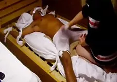 एक काली सेक्सी मूवी एचडी मूवी औरत को चोदता है।