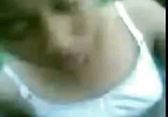तलवार आदमी सेक्सी मूवी एचडी को एक blowjob देती है।