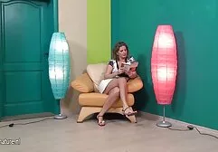 Blowjob के सेक्सी एचडी मूवी हिंदी में बाद घुंघराले बालों वाली चुदाई।