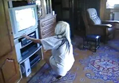 धूप के चश्मे एचडी एचडी सेक्सी मूवी में डिक चूसता है।